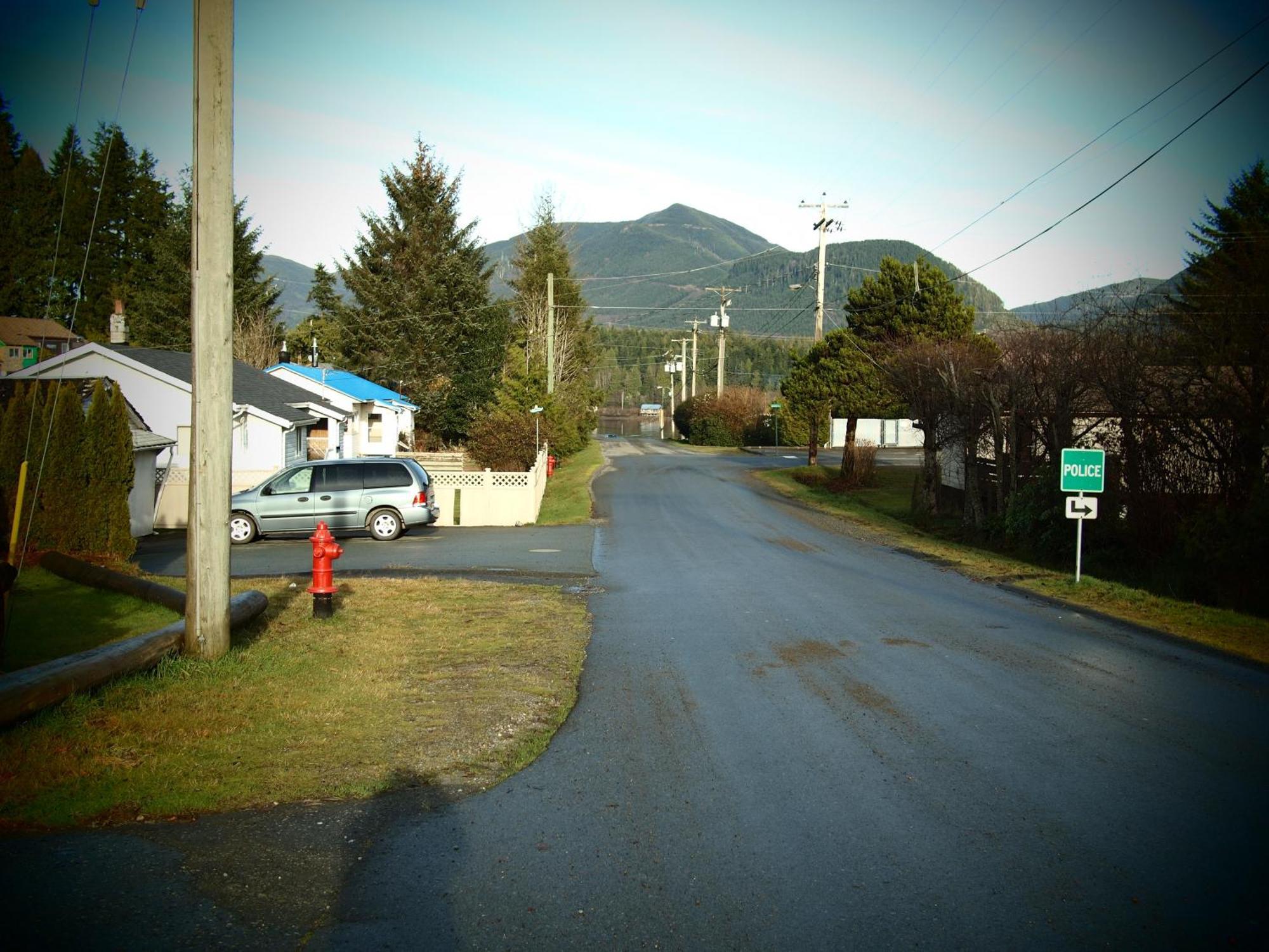 Whale'S Tail Guest Suites Ucluelet Exterior photo