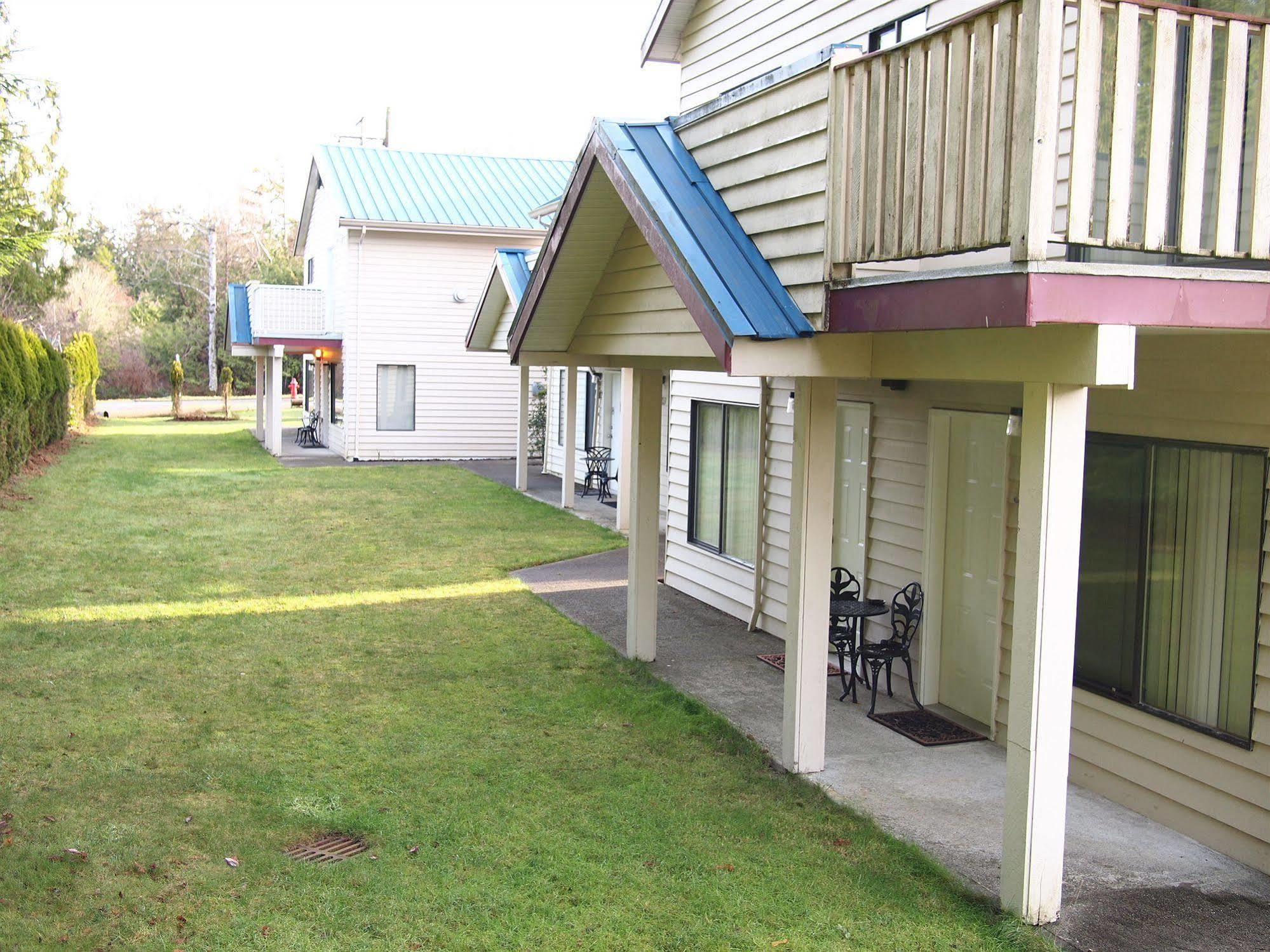 Whale'S Tail Guest Suites Ucluelet Exterior photo